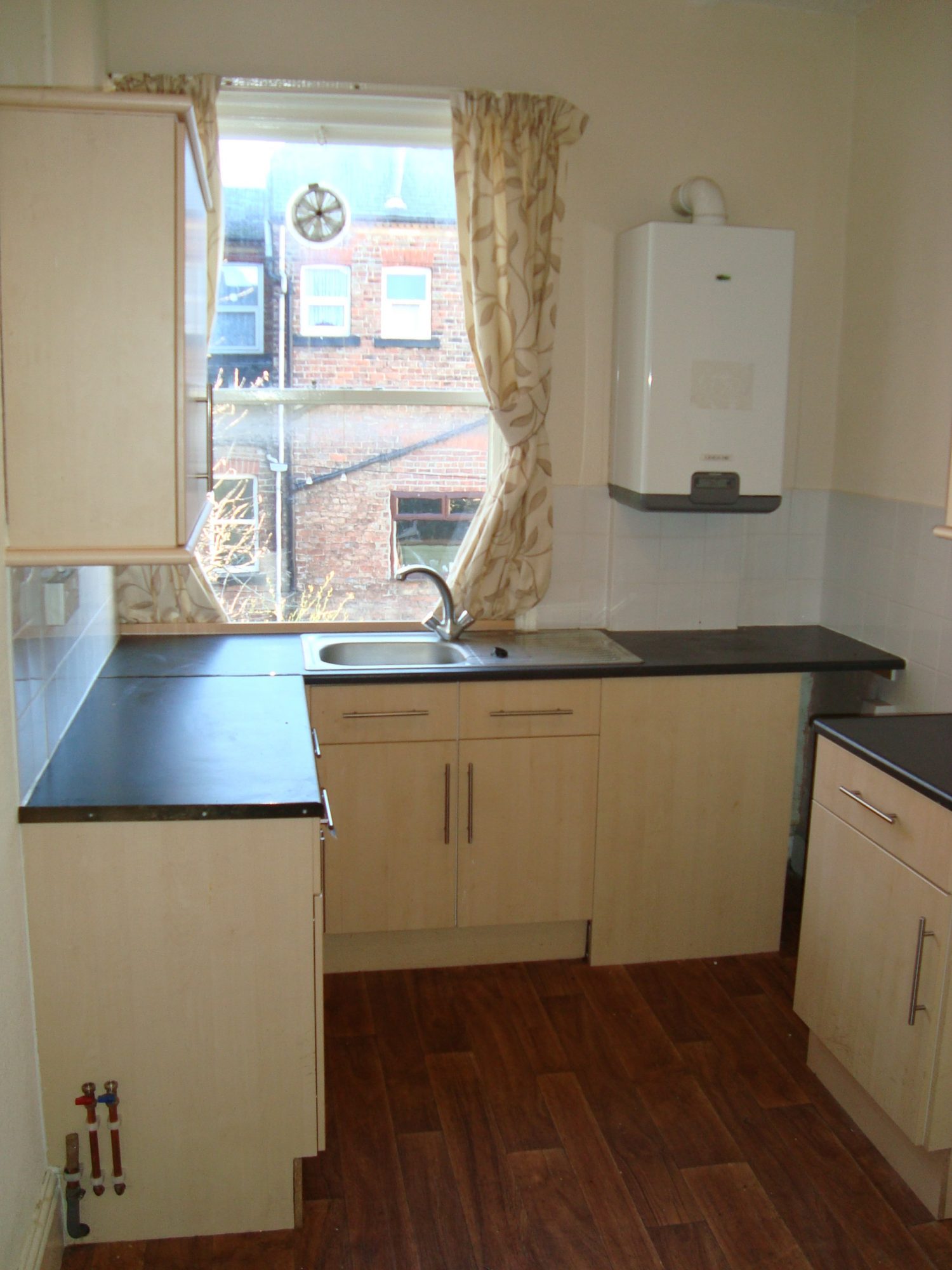 Flat 4, 49 Esplanade Road Scarborough North YorkshireYO11 2AT Great